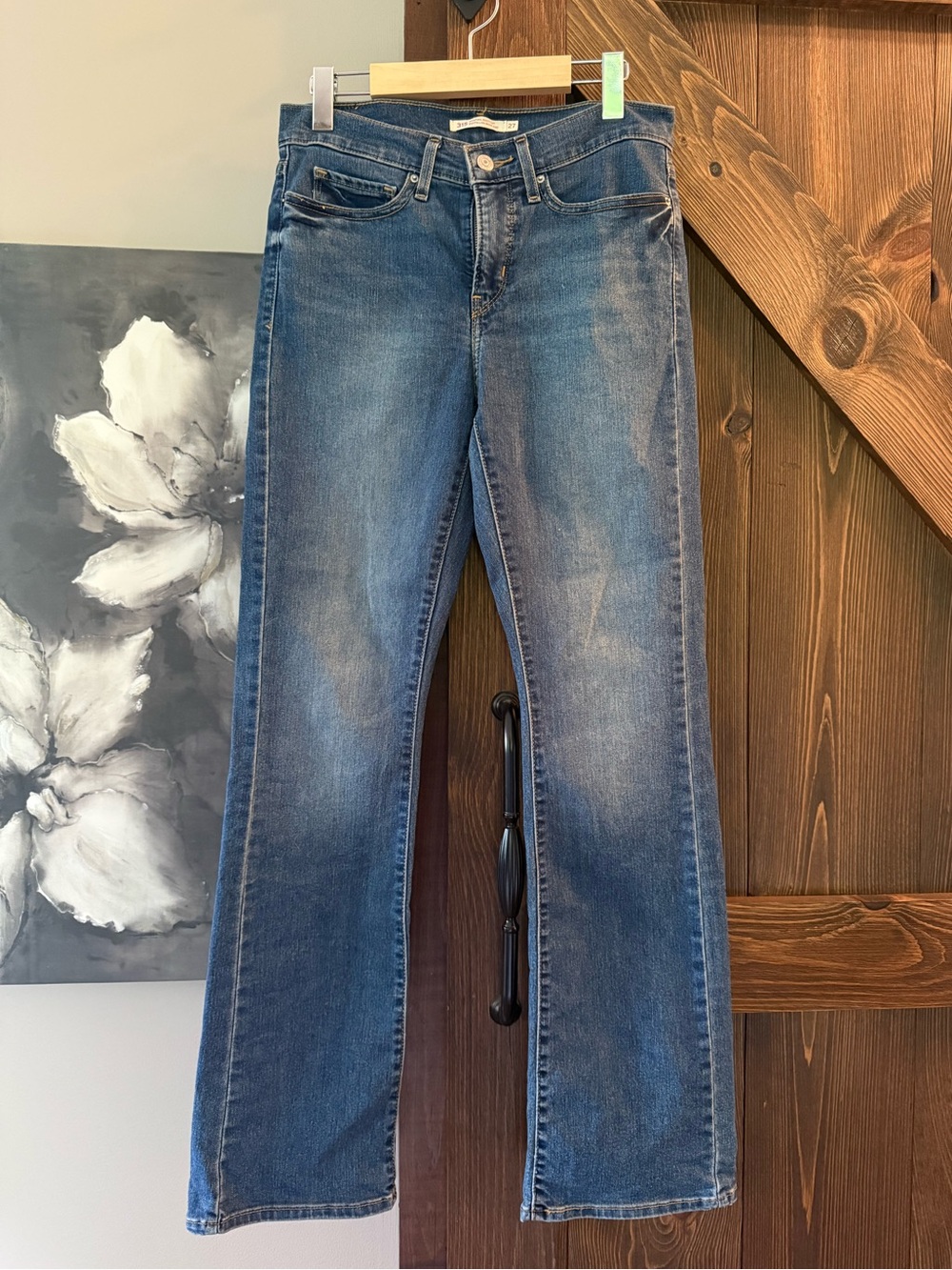 Mid-Rise Straight Leg Women's Jeans — Blue Levi  315  size (27 X 32 )